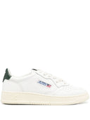 Sneaker in pelle bassa medaglia di autry