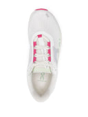 In esecuzione di scarpe da ginnastica CloudMonster