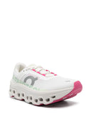 In esecuzione di scarpe da ginnastica CloudMonster