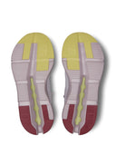 In esecuzione di scarpe da ginnastica Cloudnova