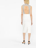 Victoria Beckham montata su gonna lunga