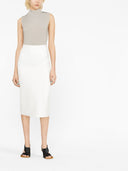Victoria Beckham montata su gonna lunga