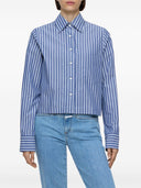 Camisa cortada a rayas cerradas