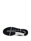 Al ejecutar las zapatillas Roger Advantage