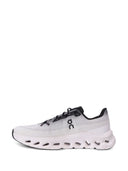 Al ejecutar las zapatillas de deporte CloudTilt
