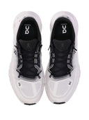 Al ejecutar las zapatillas de deporte CloudTilt