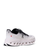 Al ejecutar las zapatillas de deporte CloudTilt
