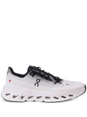 Al ejecutar las zapatillas de deporte CloudTilt
