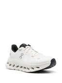 Al ejecutar las zapatillas de deporte CloudTilt