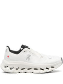 Al ejecutar las zapatillas de deporte CloudTilt
