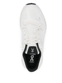 Al ejecutar las zapatillas de deporte CloudTilt