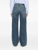 Sette jeans in denim svasati da lotta