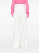 Jeans di denim toteme main gamba