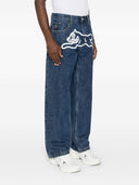 Jeans in denim del cane gelato in corsa