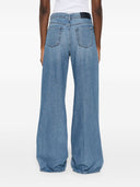 Sette jeans di Lotta Hilo