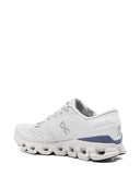 Auf Cloud x 4 Turnschuhen