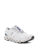 Auf Cloud x 4 Turnschuhen