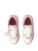 Aus weißer Leder -Sneaker aus dem Büro
