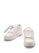 Scarpe da ginnastica in pelle bianco sporco fuori ufficio