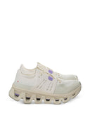 Sulle scarpe da ginnastica Cloudswift Amp