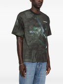 Off-White-T-Shirt mit dunkler Malerei