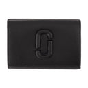 La billetera trifold marc jacobs de cuero negro