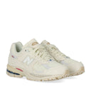 Sneaker New Balance Abzorb 2002 R di colore bianco sporco