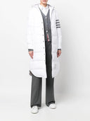 Thom Browne Daunen-Hemdkleid mit Kapuze unterhalb des Knies und 4 Bars aus Military-Ripstop