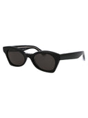 Gli occhiali da sole Balenciaga BB0230 S 001