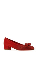Pompe vara in pelle scamosciata rossa di salvatore ferragamo