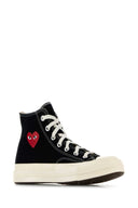 Comme des Garcons는 검은 색 캔버스 Comme des garã§ons x Converse Sneakers를 재생합니다.