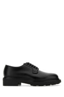 Scarpe da allaccia in pelle nera Prada
