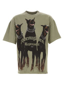 Stellen Sie ein salbeigrünes Vollblut-T-Shirt aus Baumwolle dar