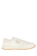 Weiße Prada-Sneaker aus Re-Nylon und Wildleder