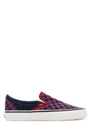 Klassische Slip-Ons aus bedrucktem Canvas von Vans