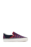 Klassische Slip-Ons aus bedrucktem Canvas von Vans