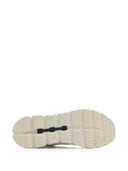 Sur les baskets Cloud 6