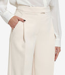 Simona Corsellini pantalones blancos