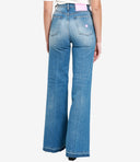 Indossa i jeans più pieni