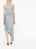 I'm Het dragen van een roze midi -jurk.