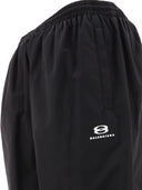 بنطلون بالنسياغا مع الشعار