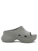 Balenciaga "Pool Crocs" bilder