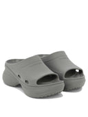 Balenciaga "Pool Crocs" bilder