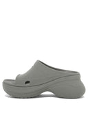 Balenciaga "Pool Crocs" bilder