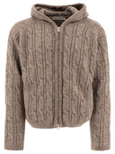 Nasz stary „poziomowy” sweter z dzianiny kablowej