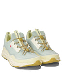 En fonctionnant des baskets "Cloudaway"