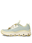 En fonctionnant des baskets "Cloudaway"