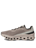 Beim Ausführen von "Cloudmonster" -Sneakers