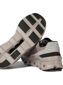 Beim Ausführen von "Cloudmonster" -Sneakers