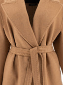 Max Mara Atelier ha decostruito il cappotto in cashmere double